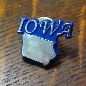 🇺🇲 Iowa Map Vintage Lapel Pin